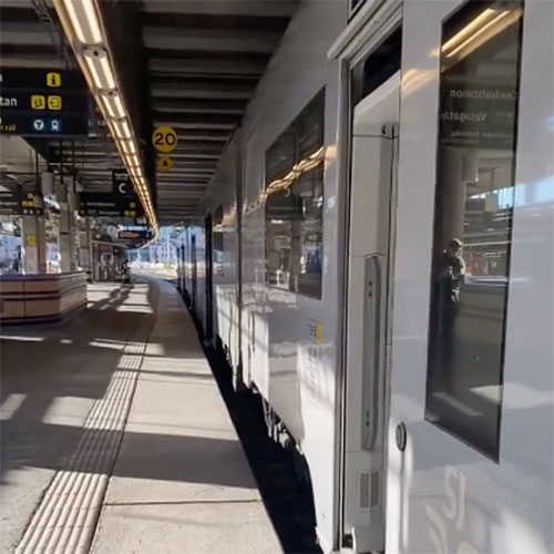 SJ-tåg på perrong